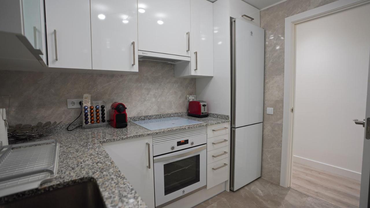 Stylish & Spacious Family Apartment Near Beach & Vibrant Historic Market Alicante Ngoại thất bức ảnh