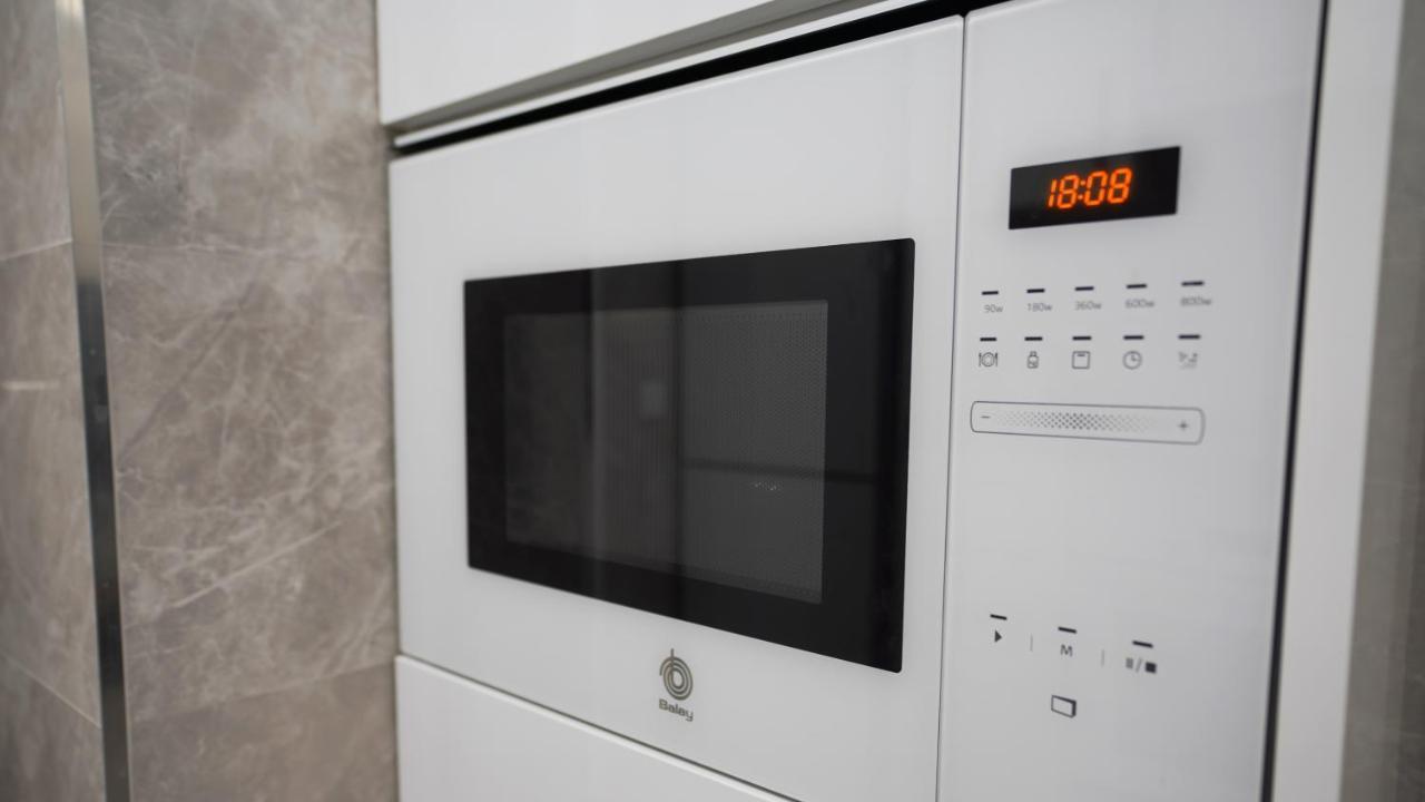 Stylish & Spacious Family Apartment Near Beach & Vibrant Historic Market Alicante Ngoại thất bức ảnh