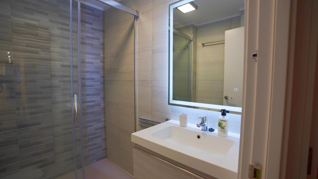 Stylish & Spacious Family Apartment Near Beach & Vibrant Historic Market Alicante Ngoại thất bức ảnh
